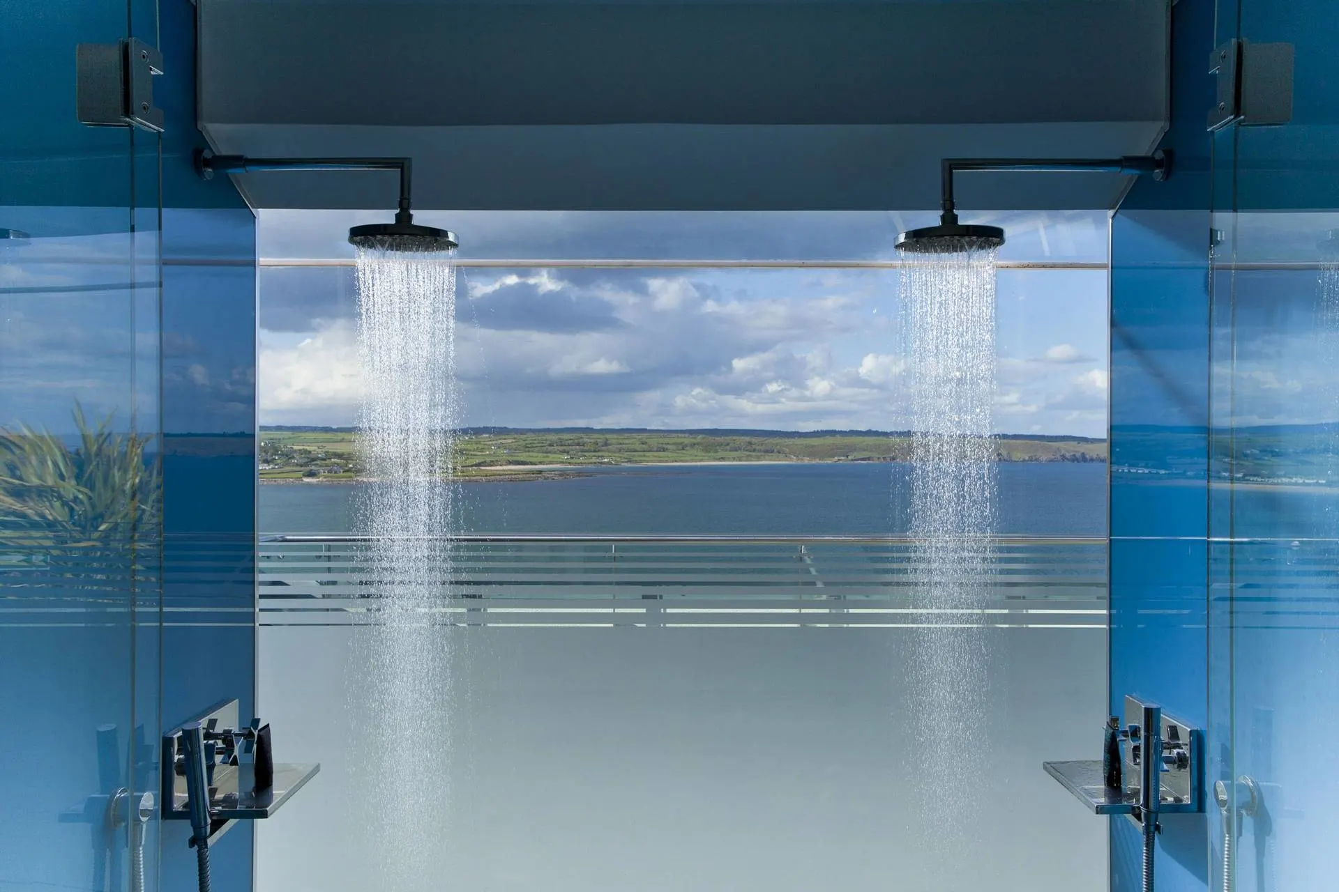 Cliff House Hotel wall-to-ceiling double shower